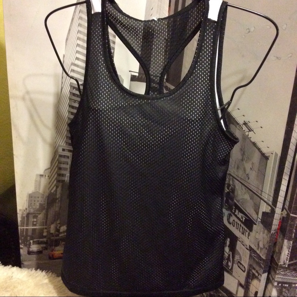 Black workout muscle tee